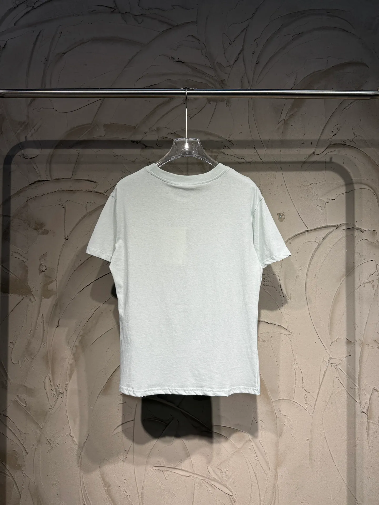 Acne Mint Green Short Sleeves｜How to wear cool clothes in summer🌵 AC cotton and linen New color, super refreshing🫶I love this refreshing light-colored outfit in summer🔆The mint green short-sleeves make you cool when you look at them, and the fabric is soft and skin-friendly❇️The loose, off-the-shoulder version is not flattering on your figure. The hem can be pinched up a little and paired with denim shorts to reveal your waistline. The proportions can be elongated in seconds for small people. Simple and basic styles do not need to be matched. It is easy to wear even if you are lazy and can be worn without makeup. Suitable for daily shopping or dating ~ Size: S M L